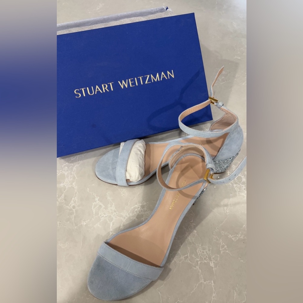 Simple Blue Heels with Elegant Design